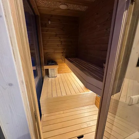Дом отдыха Estberg Glasshouse With Sauna Тарту
