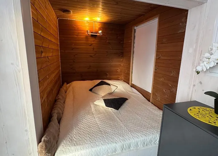 Estberg Glasshouse With Sauna